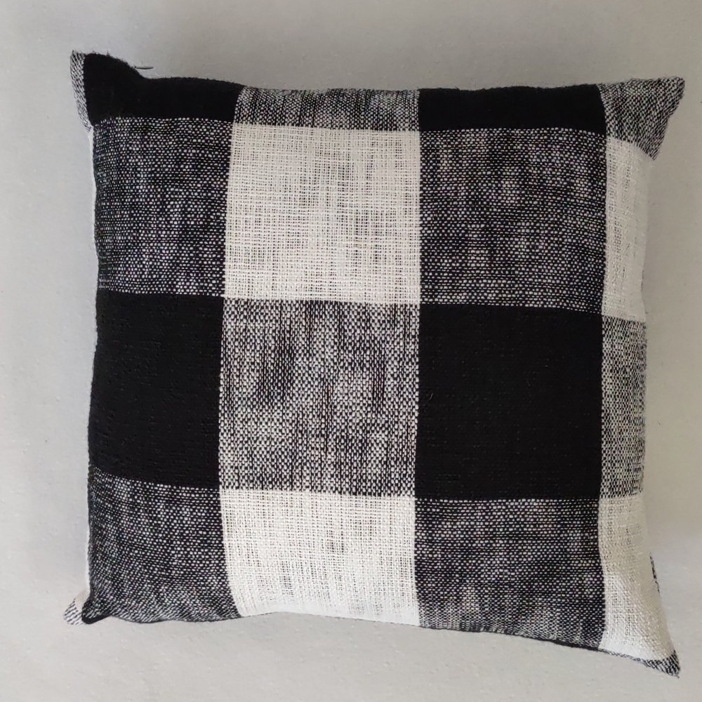 SET Black and White Accent Pillow Cover (2) Never used.